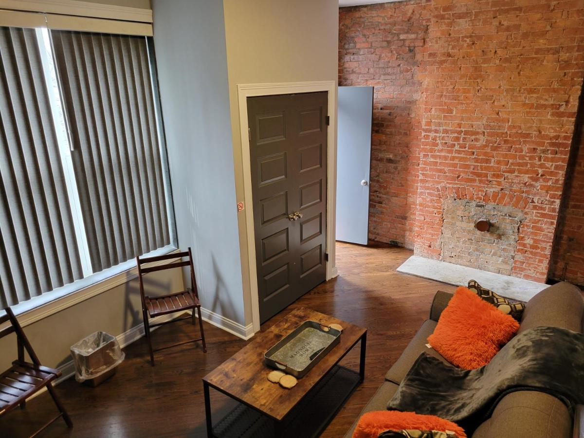 Modern Rustic Split Level With Balcony Apartment ซินซินแนติ ภายนอก รูปภาพ